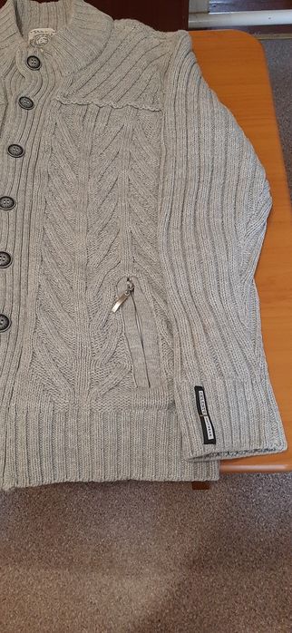 Продам два фирменных свитера