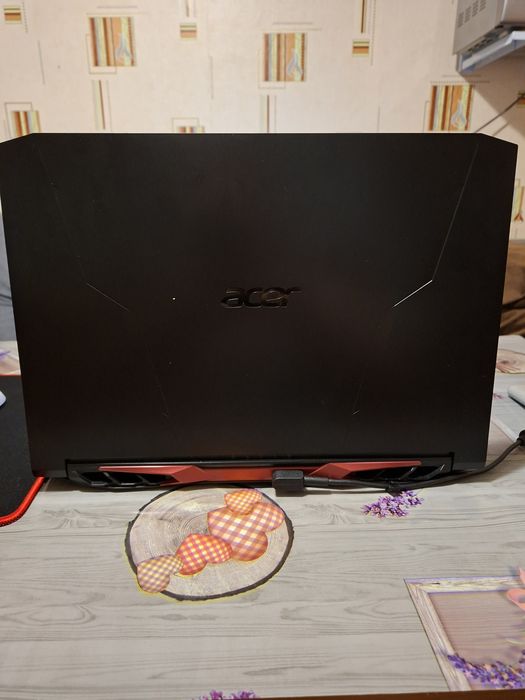 Продам Ноутбук з коробкою та доккментами стпн ідеальний