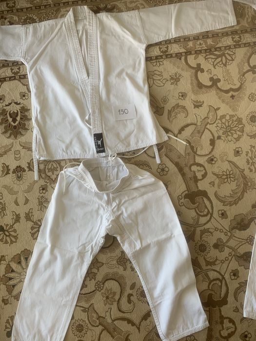 Продам кімоно для карате б/у у відмінному стані на зріст 150, 155, 160