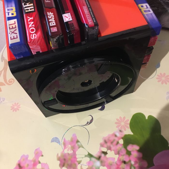Box do kaset audio marki SONOVOX, model Sono-Bar.