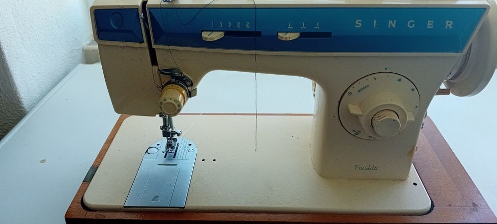 Maquina costura Singer