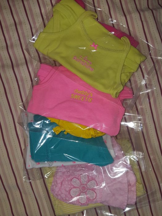 Яркий комплект Carter's 9-12-18 мес бодик+шортики/лосины