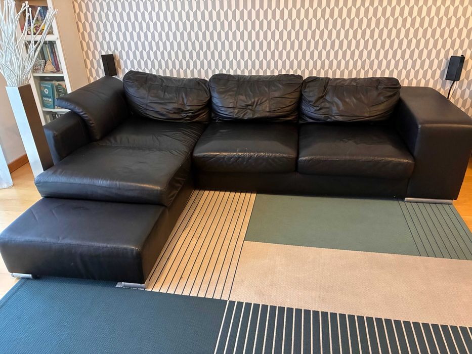 Sofá em pele preto com chaise long