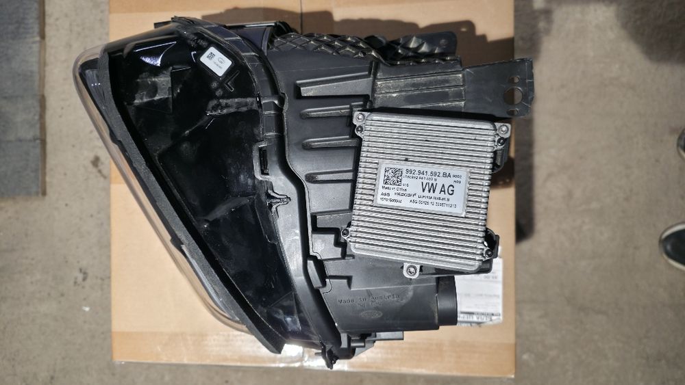 Продам левую фару Porsche Taycan Matrix PDLS+