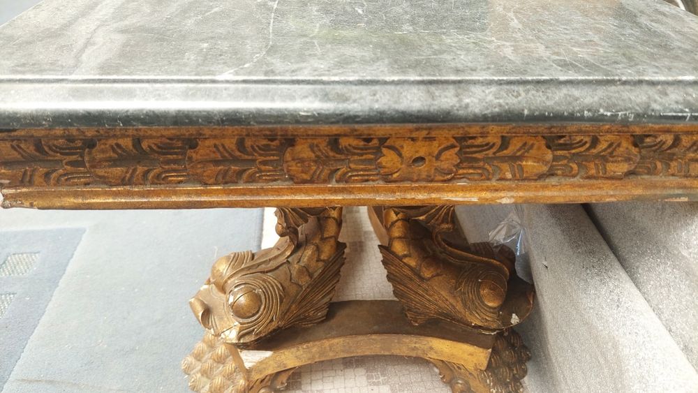 Mesa de apoio muito antiga