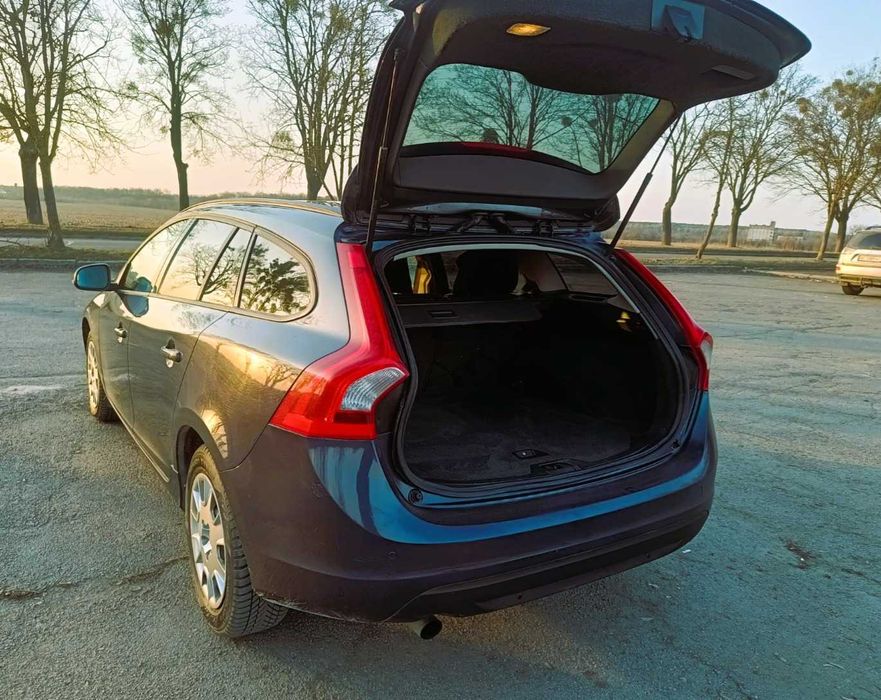 Volvo V60 D2 2012 року(модельний 2013)