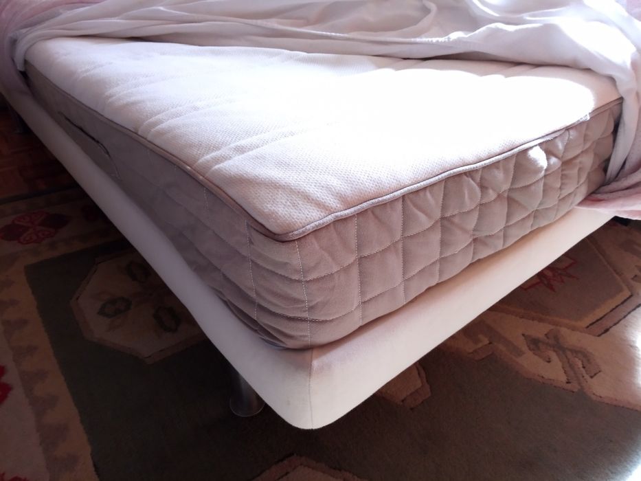 1 x Cama de solteiro de L.90cm (só sommier) sem Cabeceira