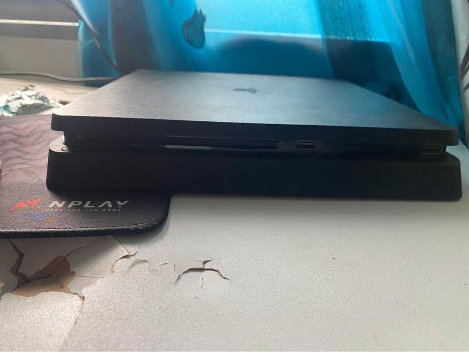 PS4 COM COMANDO COMO NOVA