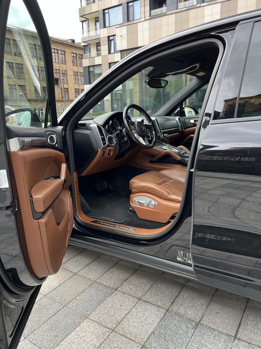 Porsche Cayenne Platinum Edition