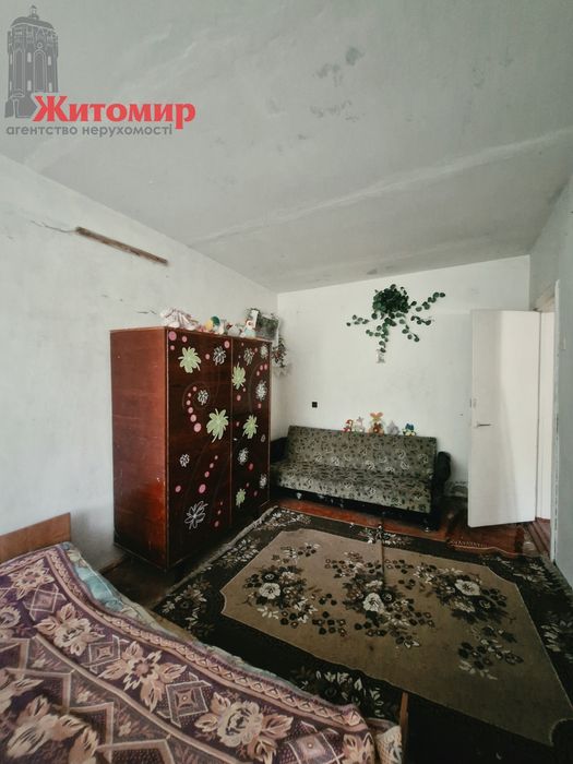 Продається простора квартира в приватному будинку в с. Черемошне