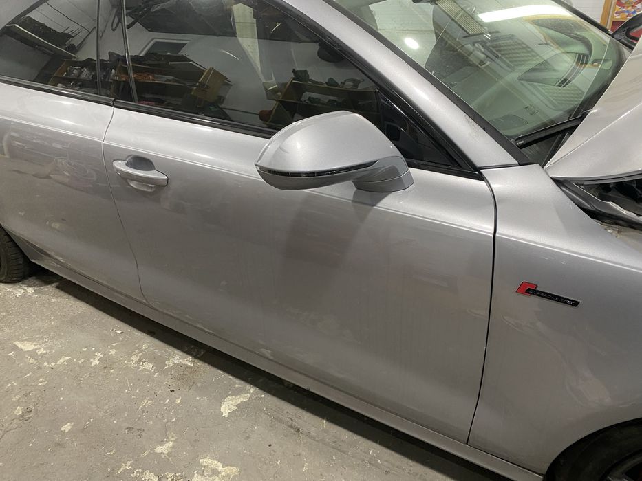 Двері дверка передня права audi a7 4g в колір LZ7G