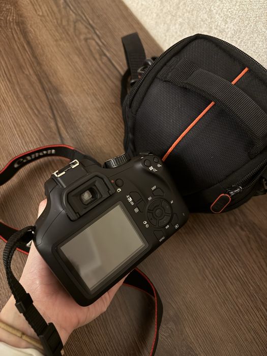 дзеркальний  фотоапарат Canon eos 4000D