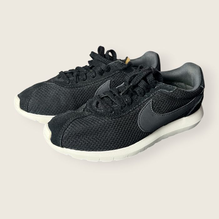 Czarne damskie sportowe buty nike roche 37,5