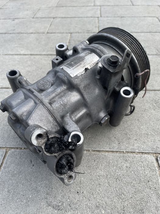 Компресор кондиціонера 8200600117 Renault kangoo megane scenic Clio
