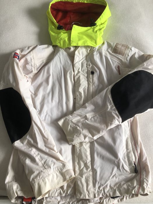 Biała kurtka sportowa damska