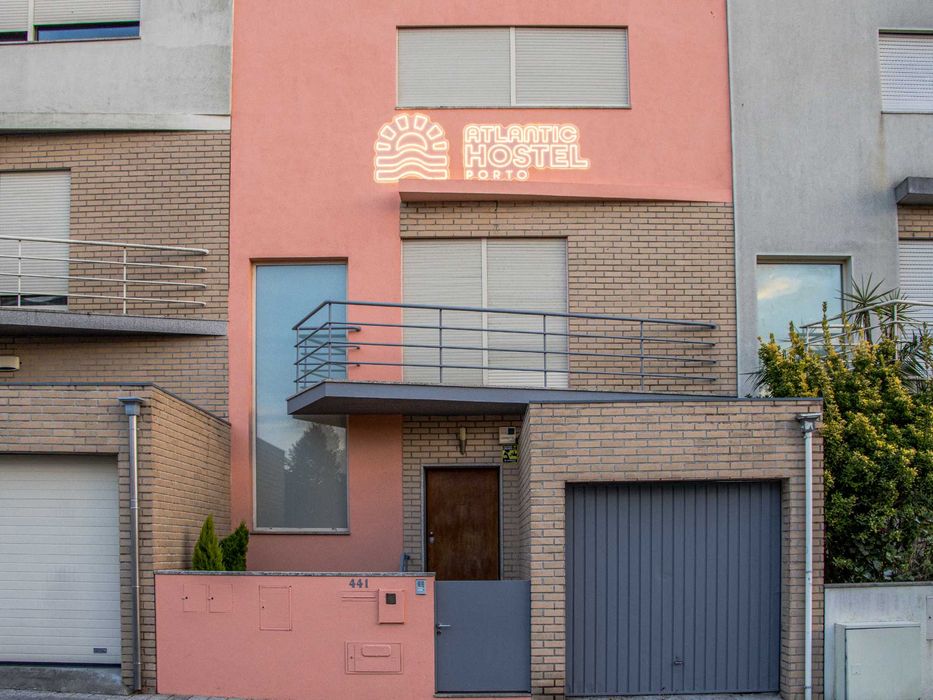Atlantic Hostel Porto, aluga-se  mensal, Quartos privados e partilhados.
