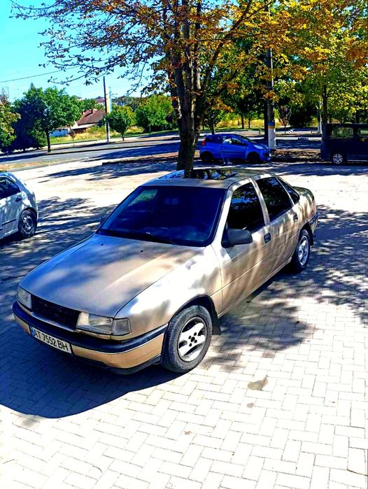 Opel vectra a 1.6 бензин дуже економно не потрібно навіть газу.
