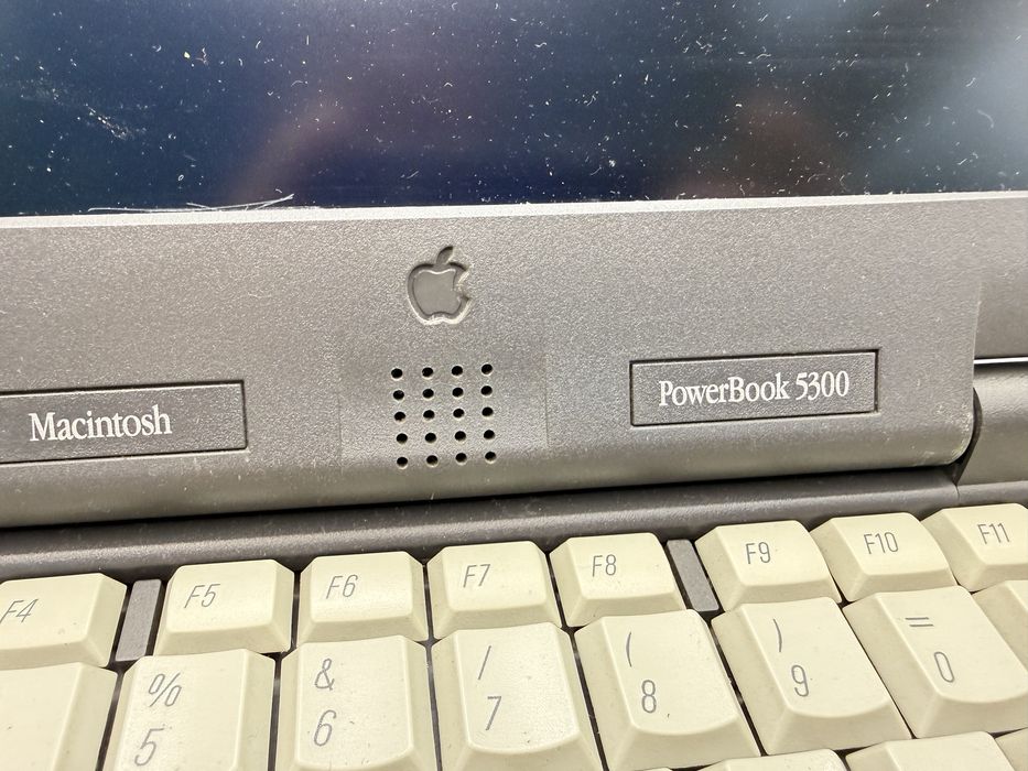 Apple Macintosh PowerBook 5300 retro laptop
