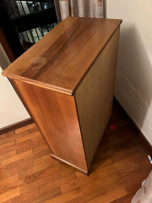 Cómoda em madeira maciça