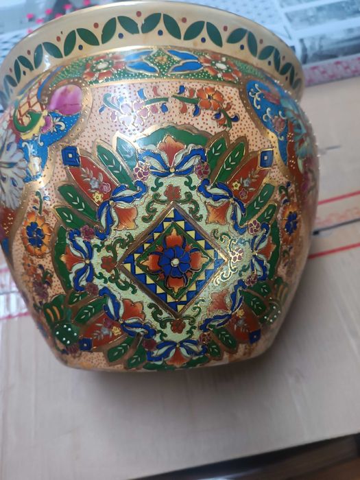 Vaso cachepot com pintura em relevo