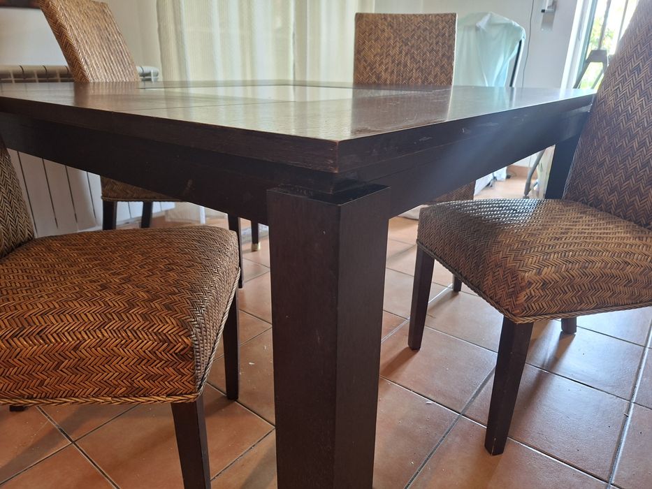 Mesa de jantar e 4 cadeiras