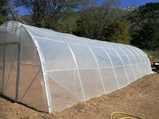 Estufa 6 x 60 m com cobertura 200 μm