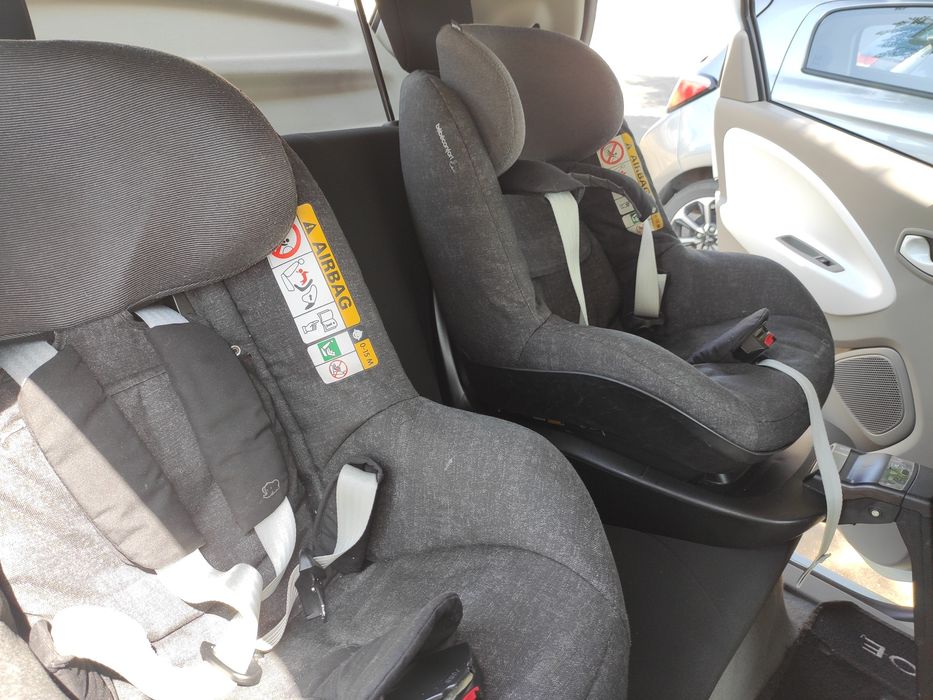 Carrinho de Bebé duplo gémeos  + 2 cadeira outo + 2  base isofix