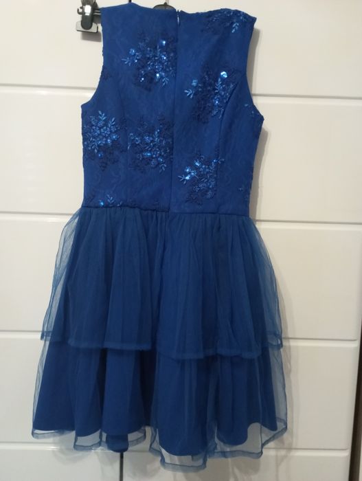 Piękna wieczorowa sukienka w kolorze ciemnego chabry R 38