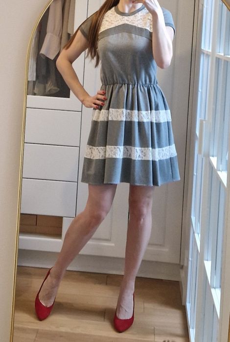 Manifiq&Co szara sukienka z koronką r.S