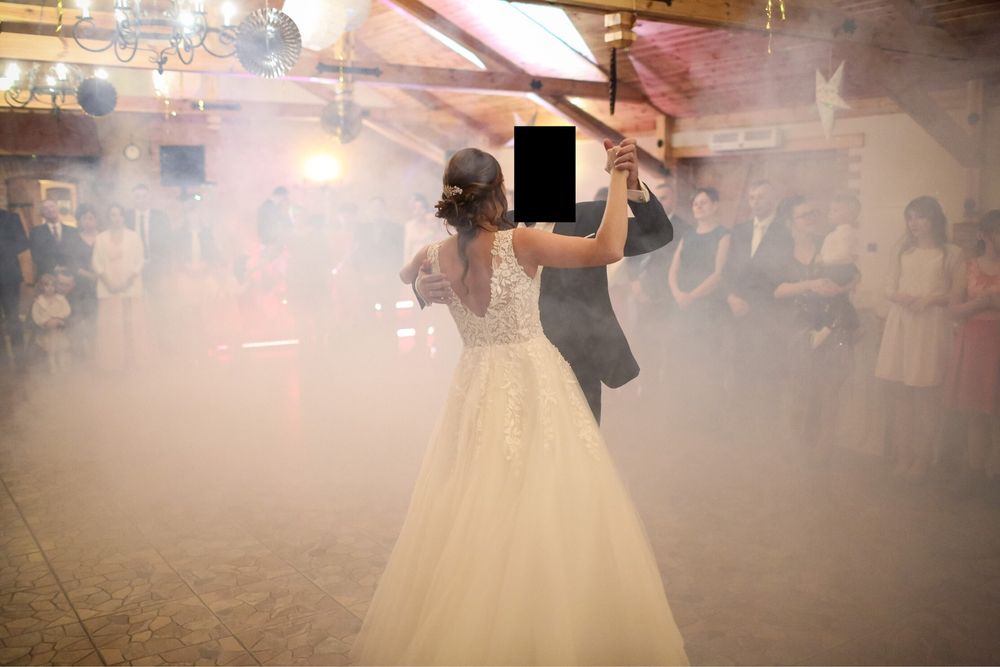 Śliczna suknia ślubna