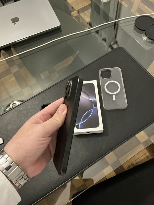 iPhone 16 Pro Max | 2 capas | 256GB | c/fatura