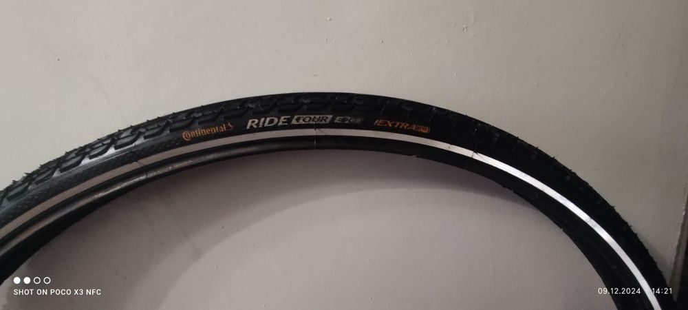 Вело шина різна.