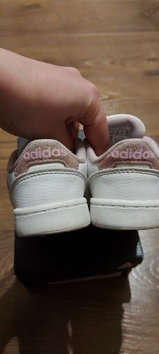 Adidasy dla dziewczynki 26