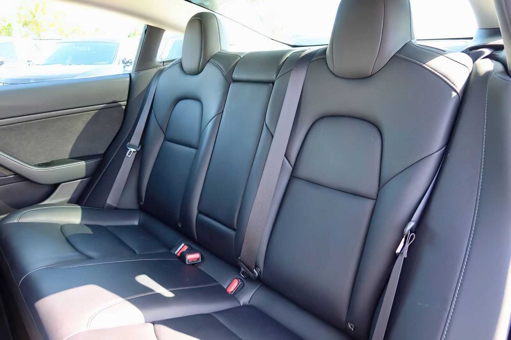 Tesla Model 3      2019