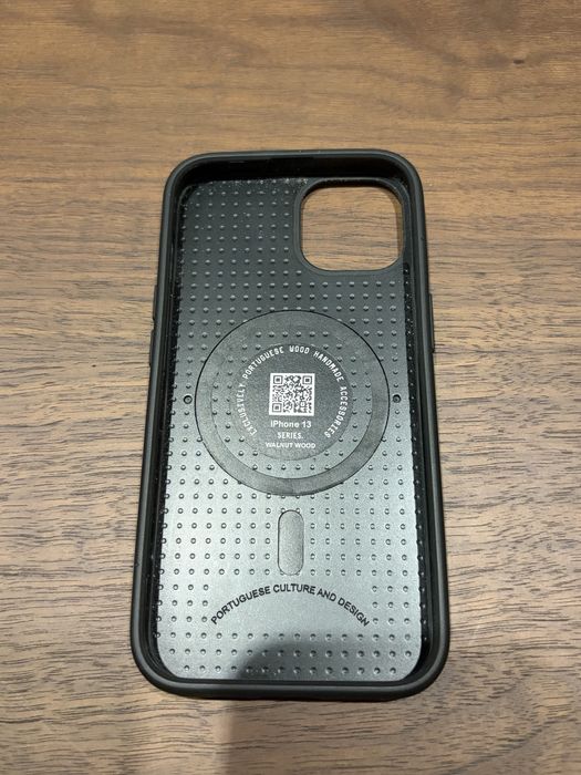Capa WO design iPhone 13 madeira