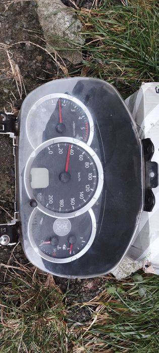 Панель приладів (спідометр) Mitsubishi L-200