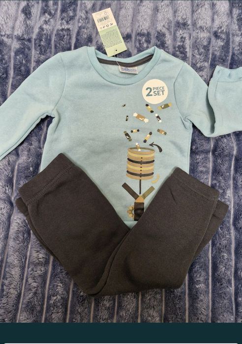 Штаны, реглан, носки.