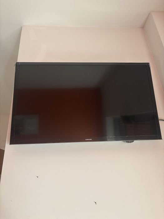 Samsung Smart TV 32” UE32J4500AW Como Nova | Comando Original + Suporte de Parede