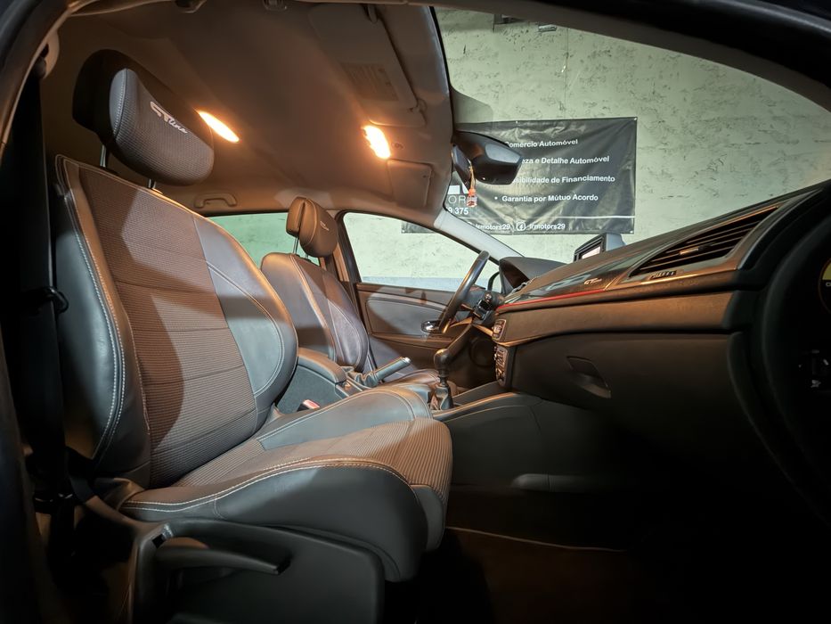 Renault Megane Break GT Line 1.5 DCI 110cv - Desde 120€ Mês