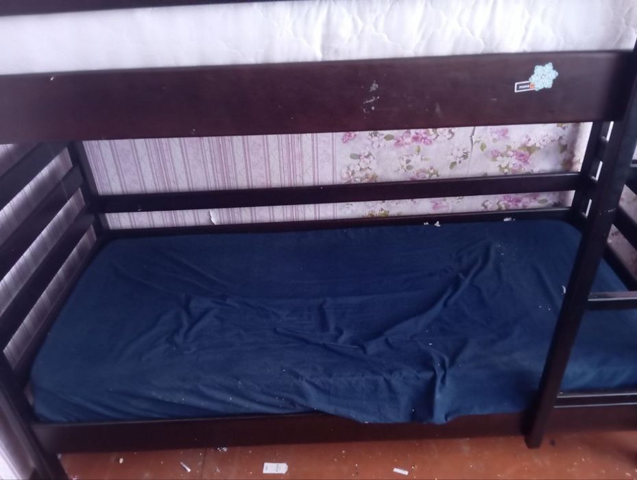 Двох поверхове ліжко