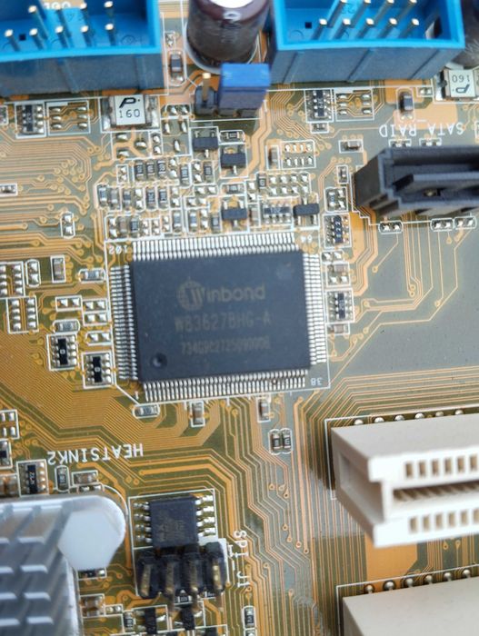 Материнська плата ASUS, оперативка DDR-2, ТВ-тюнер (все б/в)