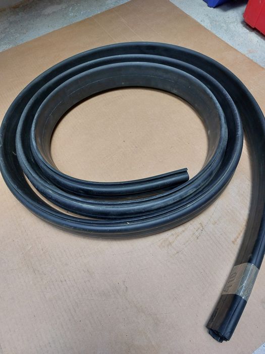 Uszczelka do bramy garażowej segmentowej