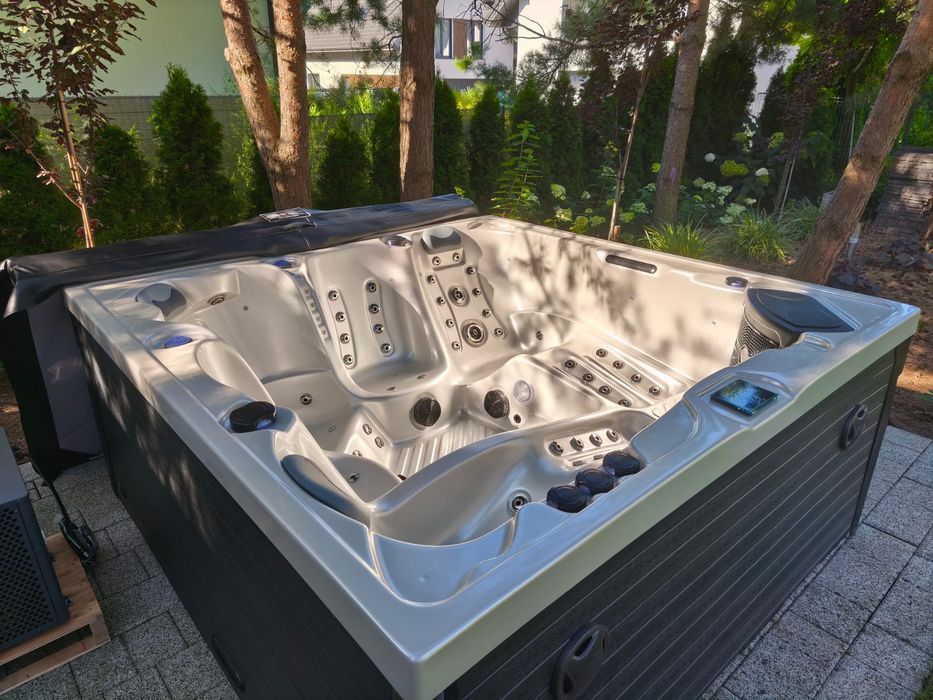Nowe Jacuzzi 5-osobowe Relax Balboa 106 dysz 2 leżanki akryl pompa ciepła FULL OD RĘKI!