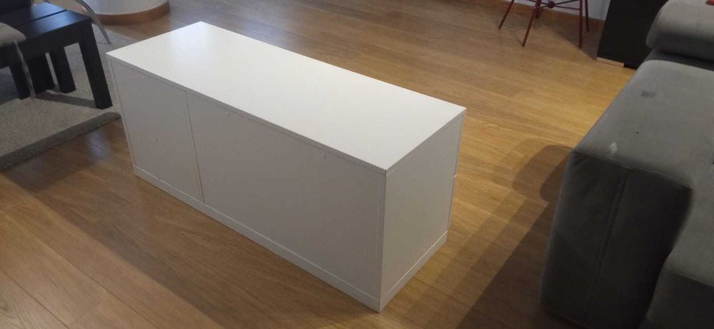 Cómoda NORDLI! com 4 gavetas, perfeito para um quarto :)