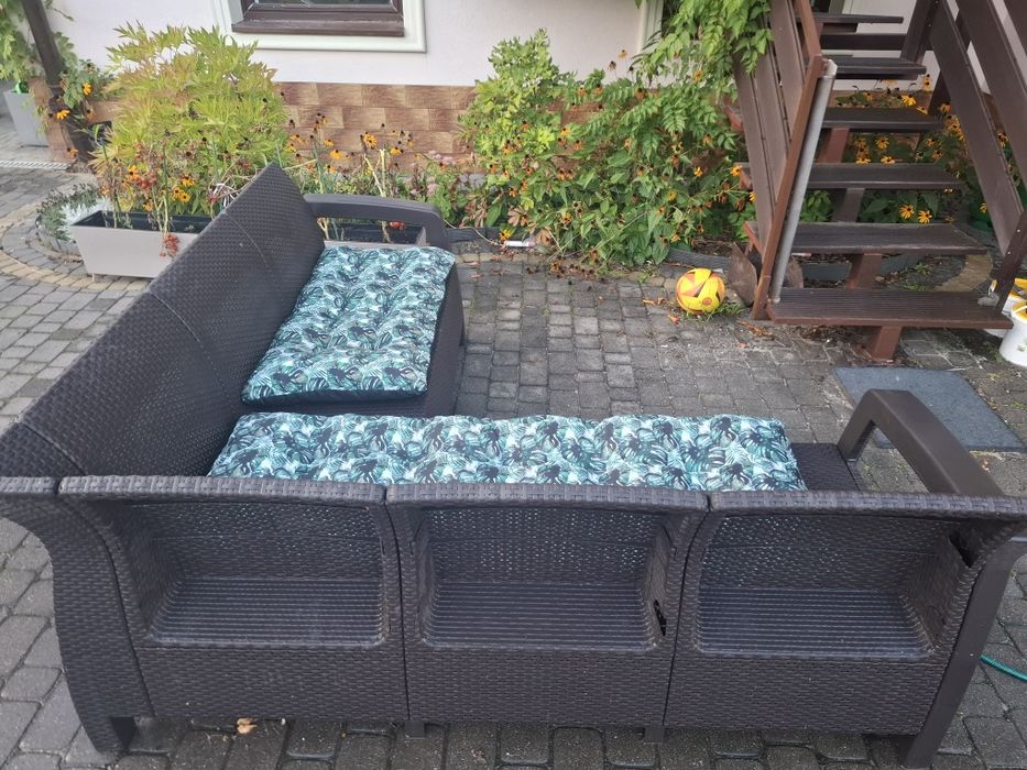 Naroznik ogrodowy z technoratanu  180x180  cm (siedzisko 50cm) 40cm wysokosc siedziska. + nowe pufy