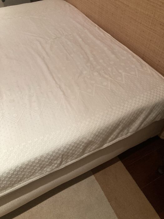 Reservada: Colcha cama casal , branca , acetinada- NOVA