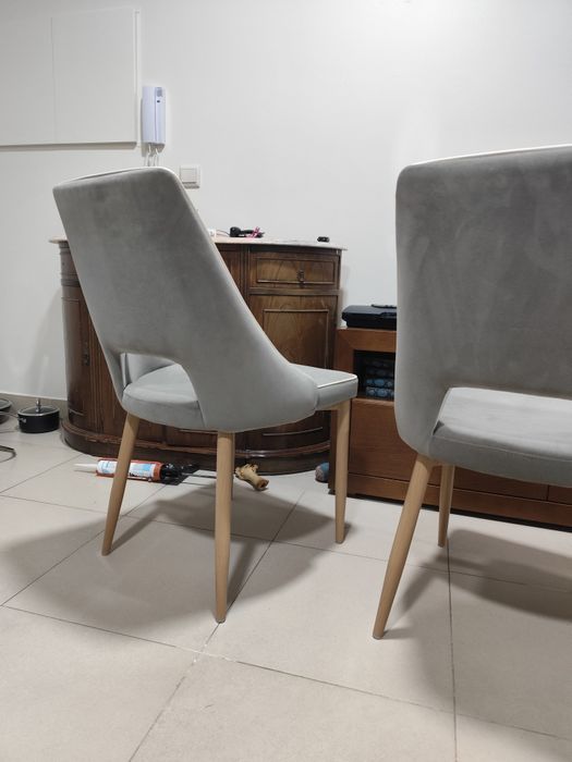 Cadeiras de sala de jantar confortáveis