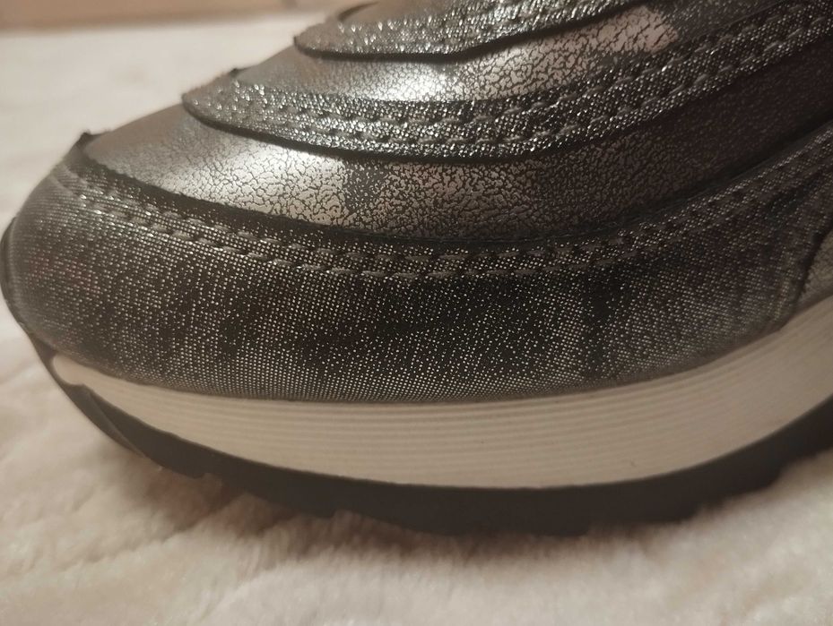 Кросівки жіночі 39р.