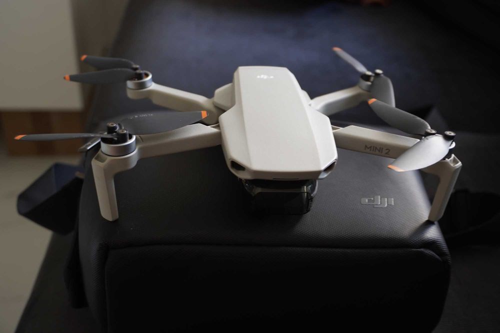 Dron DJI Mini 2 – Fly More Combo, waga 249 g
