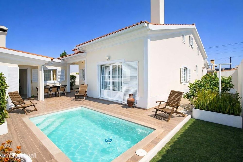 Moradia T3 com Piscina e Garagem em Azeitão